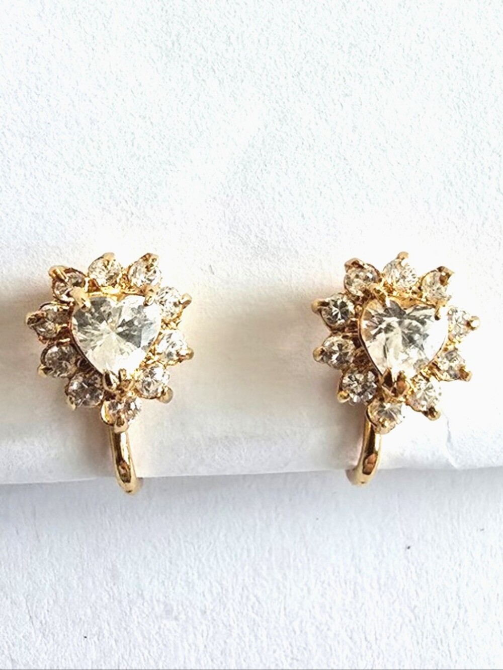 Vintage earrings by Lind heart dainty small gold tone clip on clipon